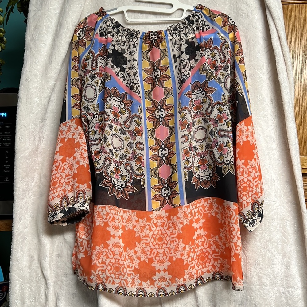 Patterned Blouse - Picture 3 of 6